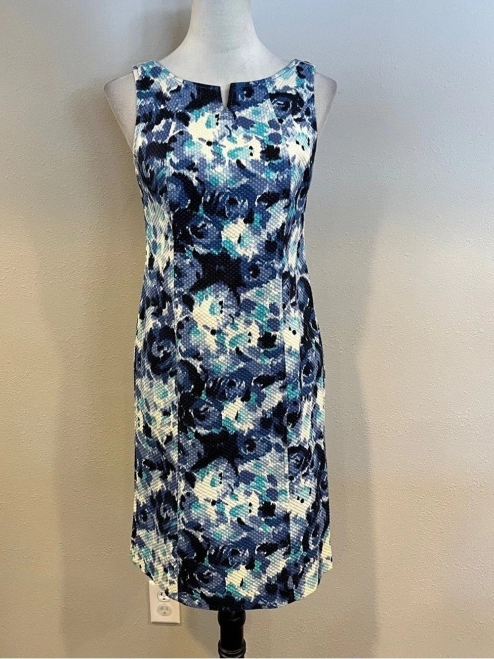 Sleeveless Blue Floral Sheath Dress - Brand Unspecified